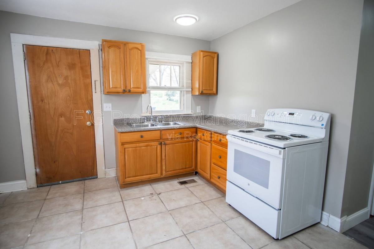Apartment for rent at 5804 Old Rutledge Pike, Knoxville, TN 37914