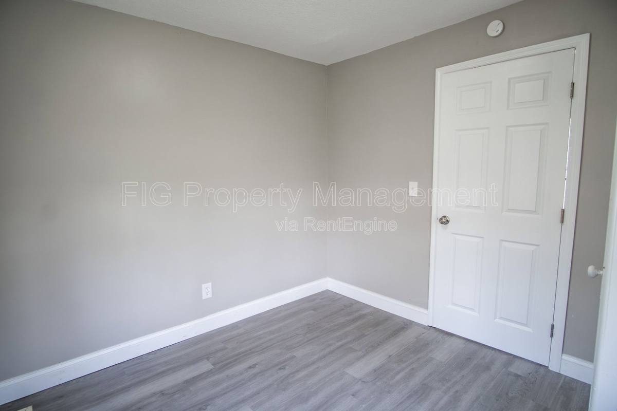 Apartment for rent at 5804 Old Rutledge Pike, Knoxville, TN 37914