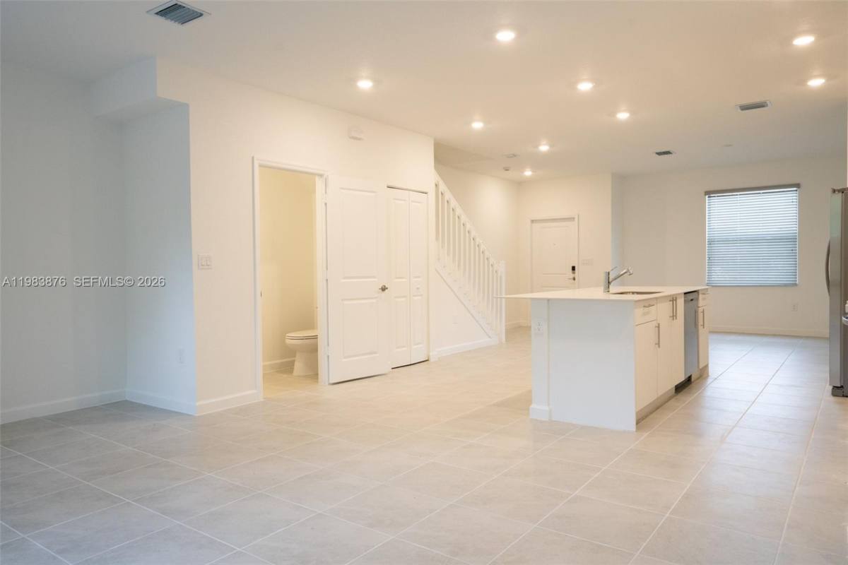 Townhouse for rent at 204 SE 10th St, Homestead, FL 33035