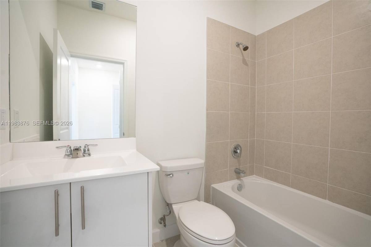 Townhouse for rent at 204 SE 10th St, Homestead, FL 33035