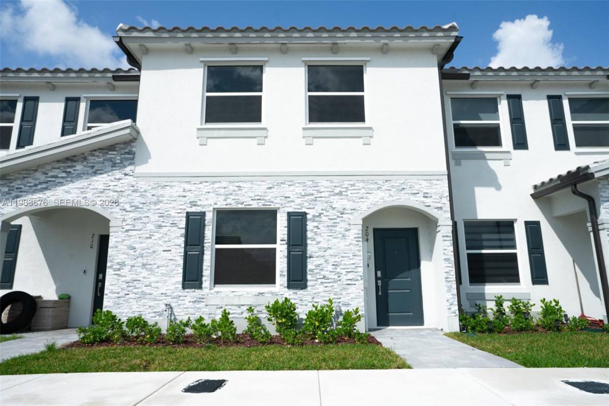 Townhouse for rent at 204 SE 10th St, Homestead, FL 33035