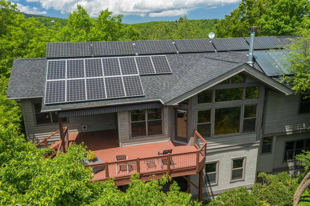 House for rent at 348 Winding Ridge Rd, Black Mountain, NC 28711