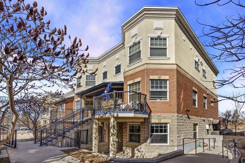 Townhouse for rent at 110 E 1st St, Loveland, CO 80537