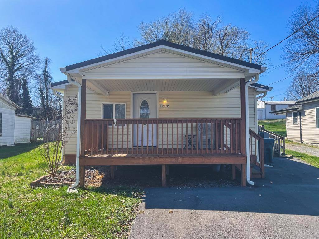 House for rent at 1206 Golf St, Bristol, TN 37620