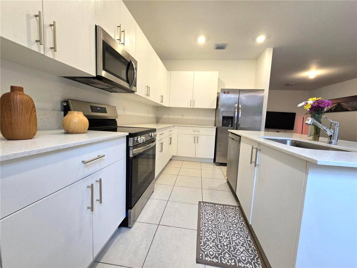 Townhouse for rent at 2761 NW 55th Way #2761 Lauder, Fort Lauderdale, FL 33313