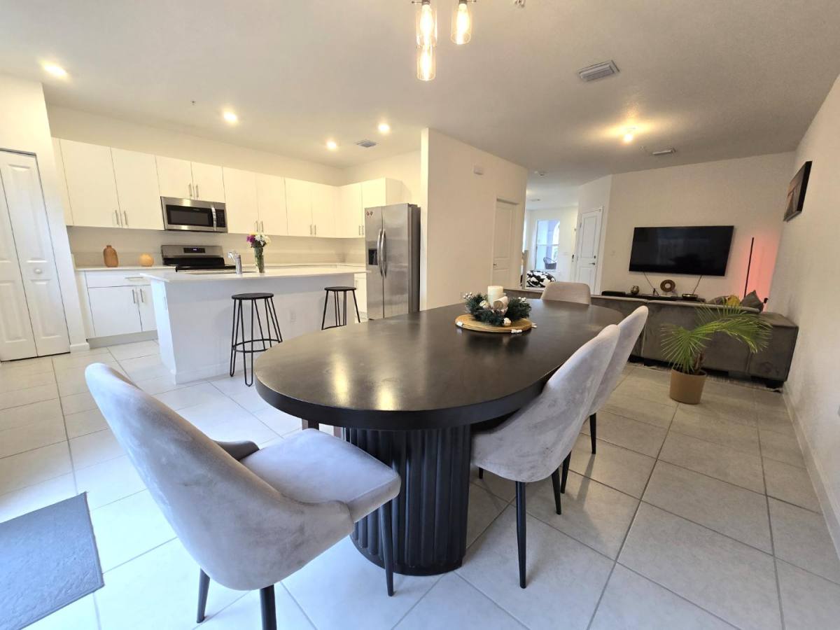 Townhouse for rent at 2761 NW 55th Way #2761 Lauder, Fort Lauderdale, FL 33313