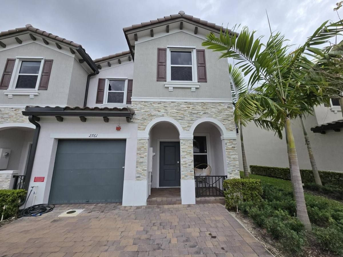 Townhouse for rent at 2761 NW 55th Way #2761 Lauder, Fort Lauderdale, FL 33313