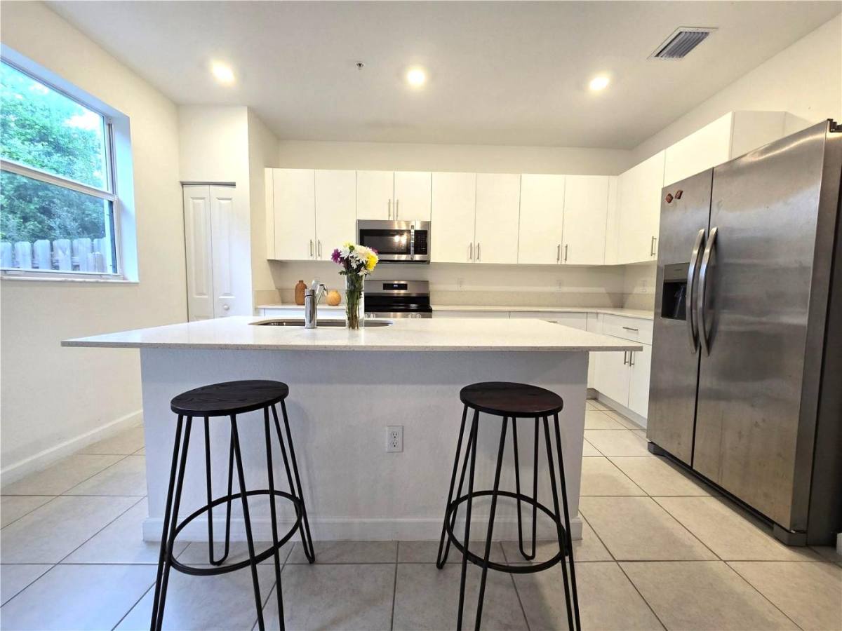 Townhouse for rent at 2761 NW 55th Way #2761 Lauder, Fort Lauderdale, FL 33313