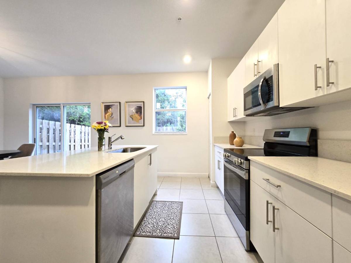 Townhouse for rent at 2761 NW 55th Way #2761 Lauder, Fort Lauderdale, FL 33313