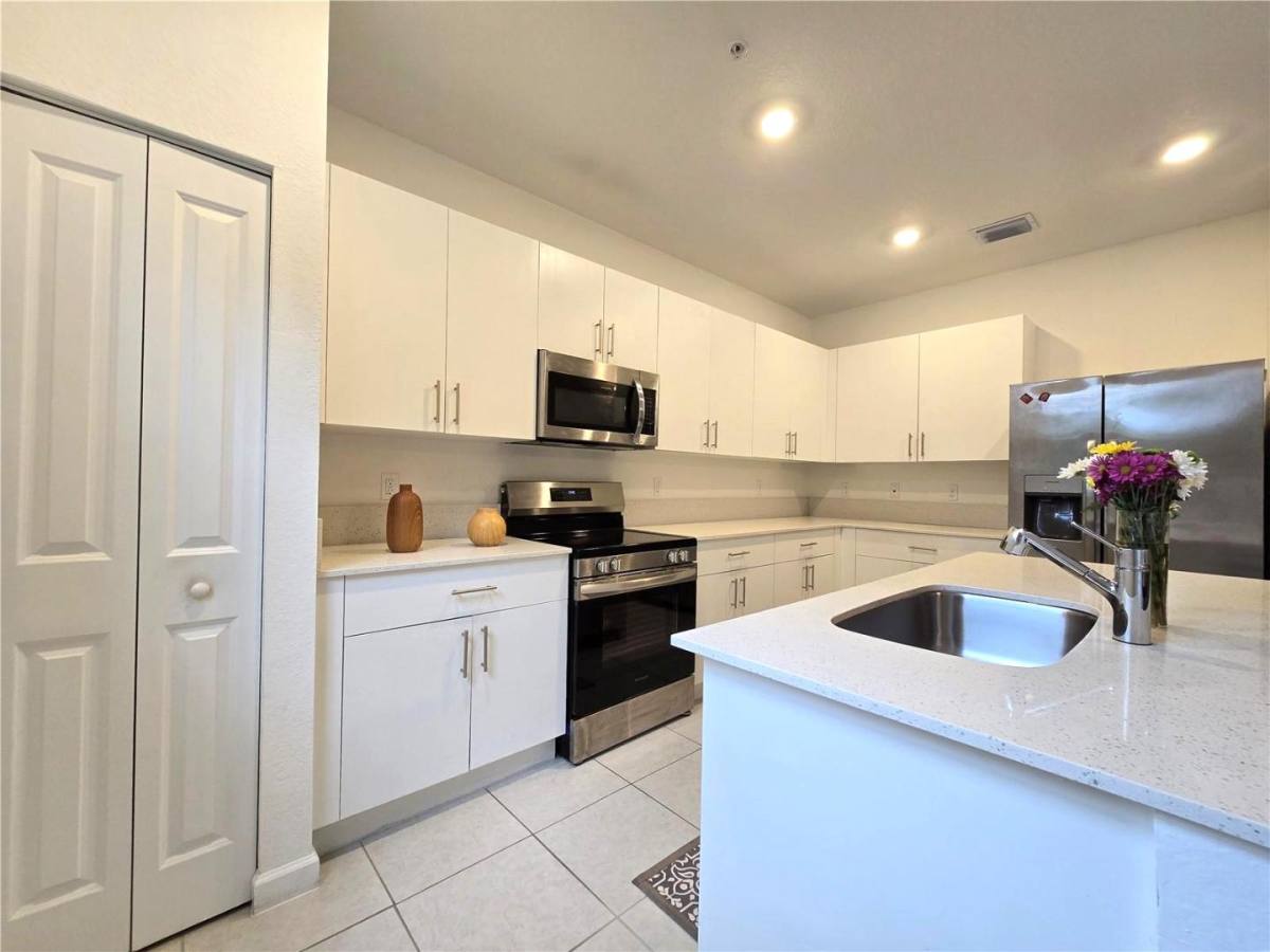 Townhouse for rent at 2761 NW 55th Way #2761 Lauder, Fort Lauderdale, FL 33313