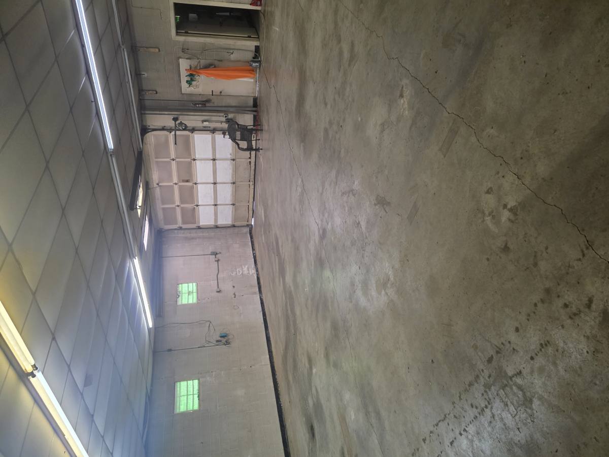 Apartment for rent at 812 S Kentucky Ave #GARAGE&OFFICE Space, Corbin, KY 40701