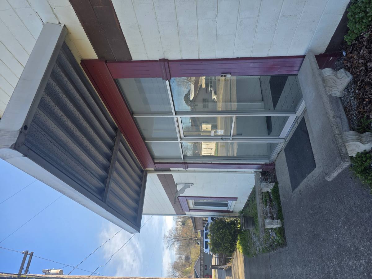 Apartment for rent at 812 S Kentucky Ave #GARAGE&OFFICE Space, Corbin, KY 40701