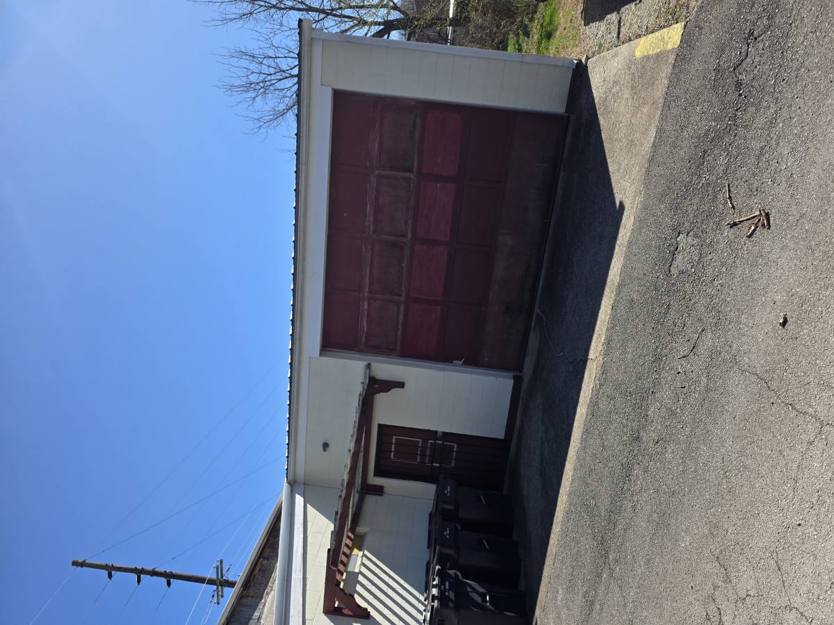 Apartment for rent at 812 S Kentucky Ave #GARAGE&OFFICE Space, Corbin, KY 40701