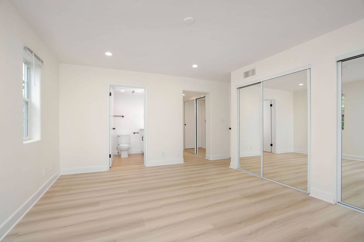 Apartment for rent at 317 S Hamel Rd, Los Angeles, CA 90048