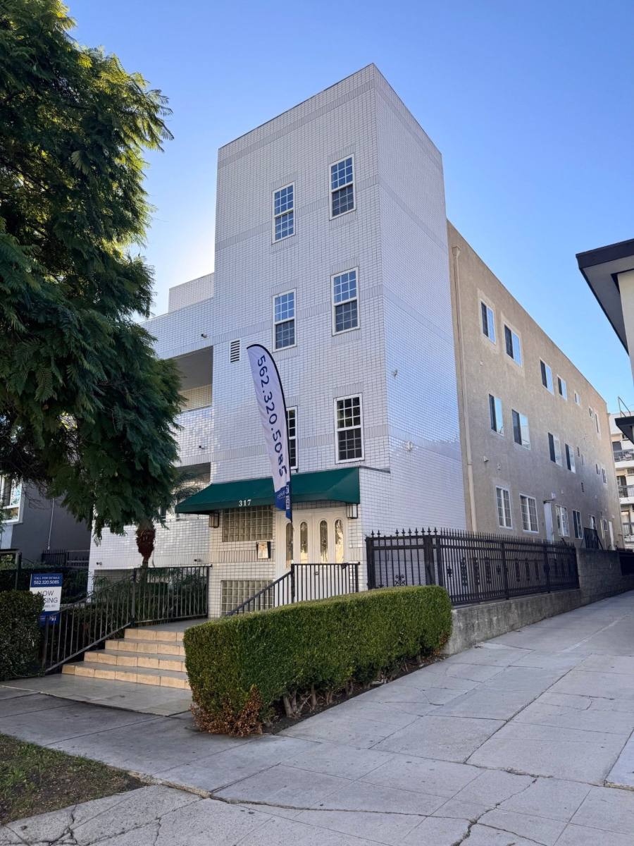 Apartment for rent at 317 S Hamel Rd, Los Angeles, CA 90048