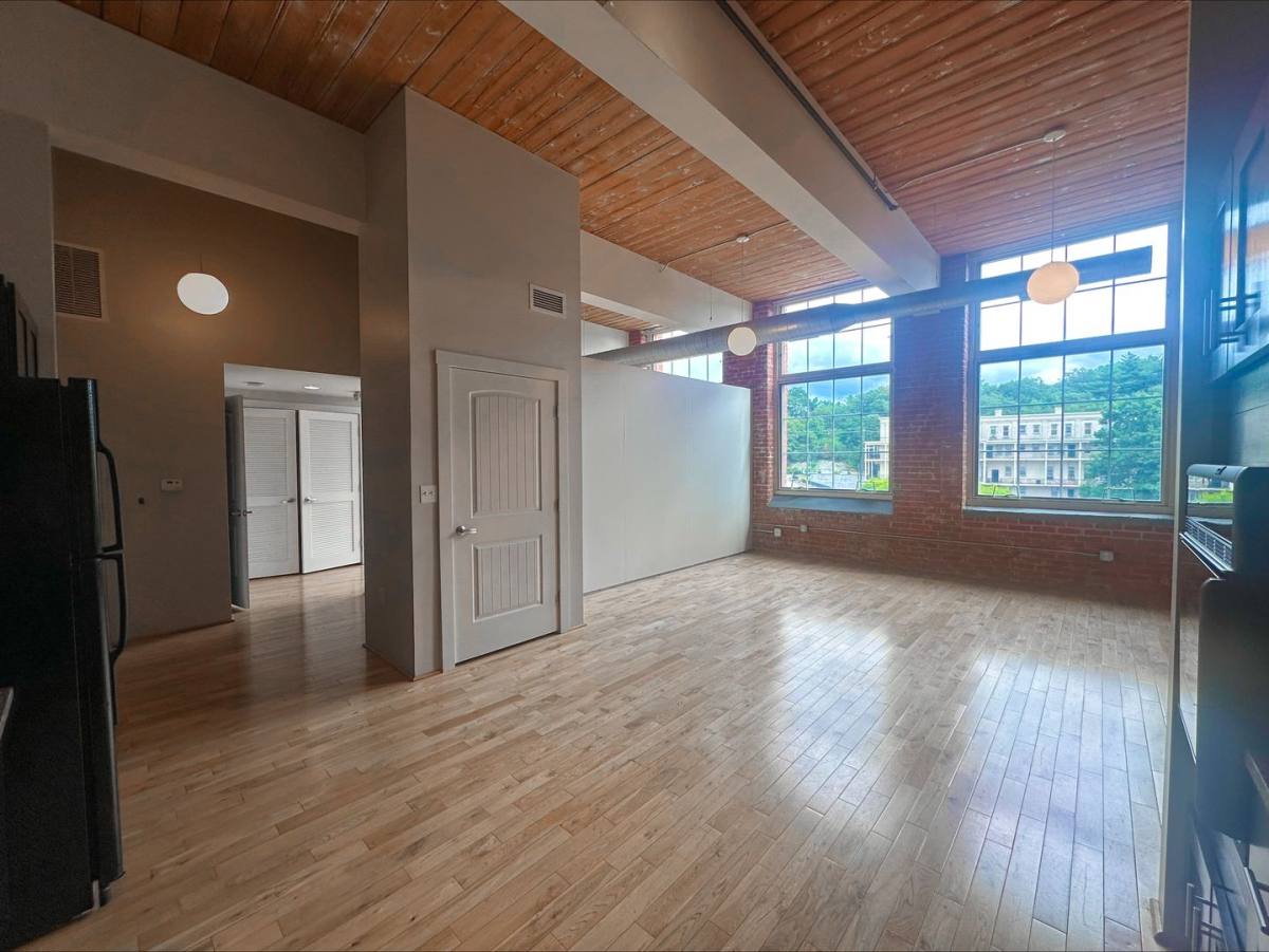 Apartment for rent at 180 Waterman Ave, North Providence, RI 02911