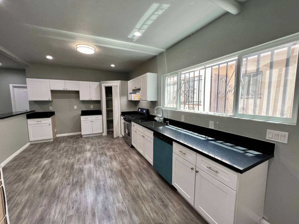 Apartment for rent at 1769-1775 Pacific Ave, Long Beach, CA 90813