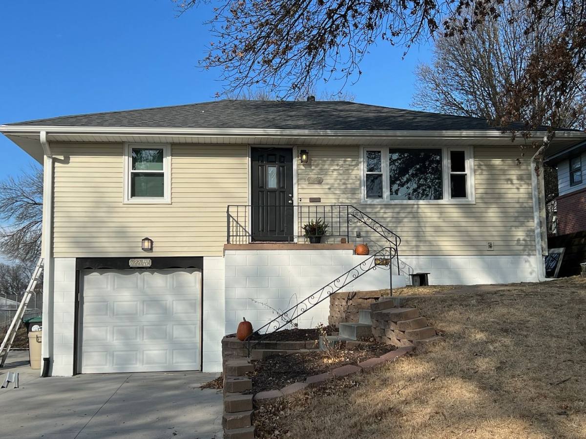 House for rent at 6226 Oak St, Omaha, NE 68106
