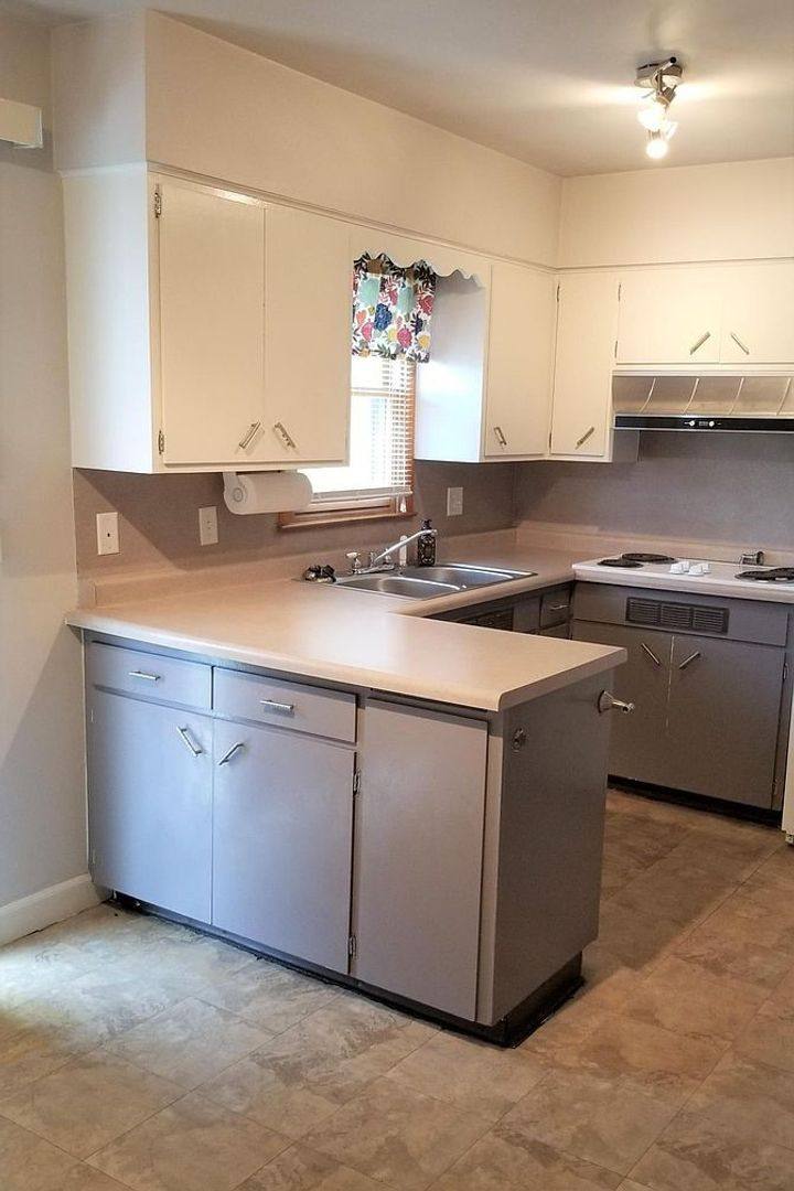 House for rent at 6226 Oak St, Omaha, NE 68106