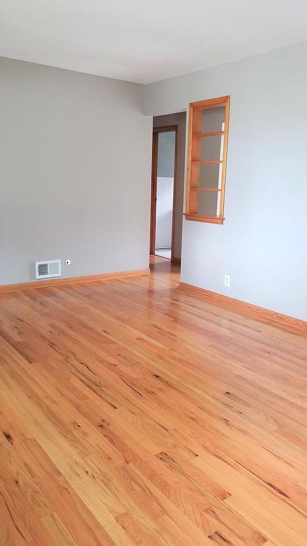 House for rent at 6226 Oak St, Omaha, NE 68106
