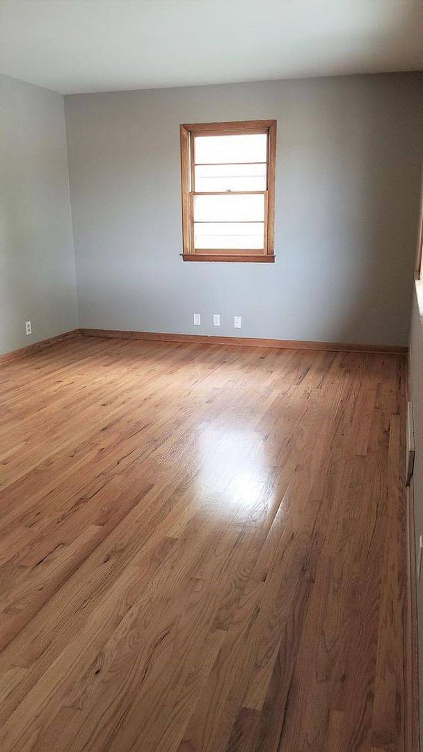House for rent at 6226 Oak St, Omaha, NE 68106