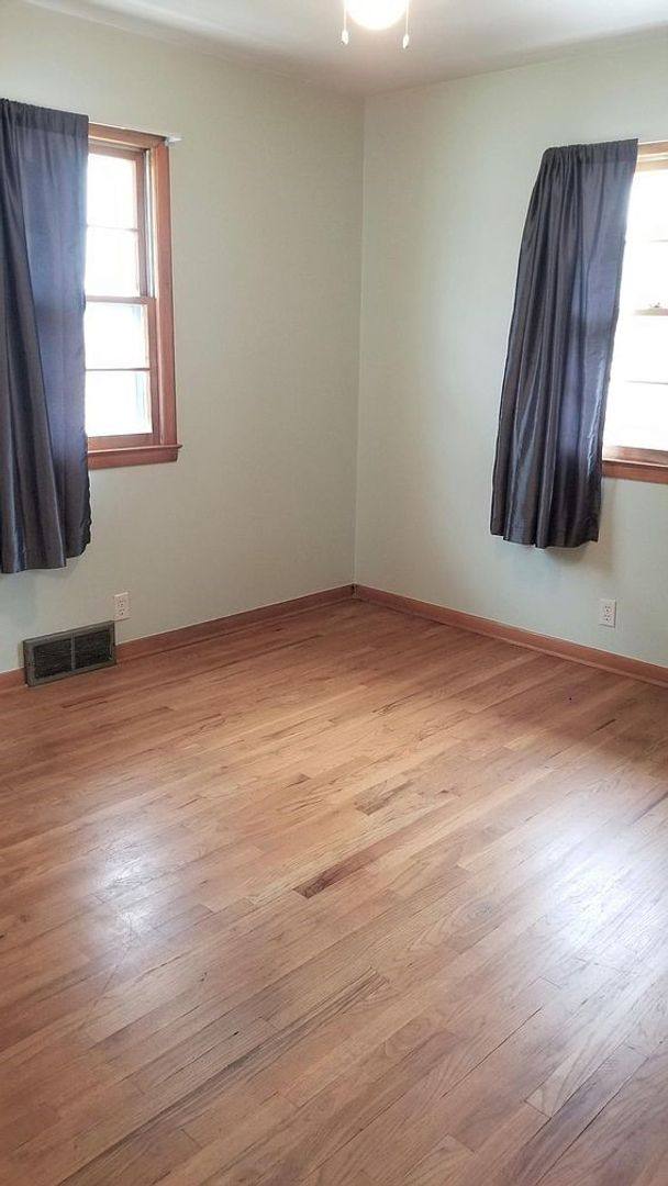 House for rent at 6226 Oak St, Omaha, NE 68106