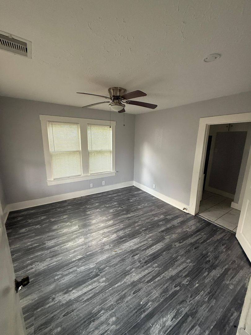 Apartment for rent at 3012 Live Oak St, Houston, TX 77004