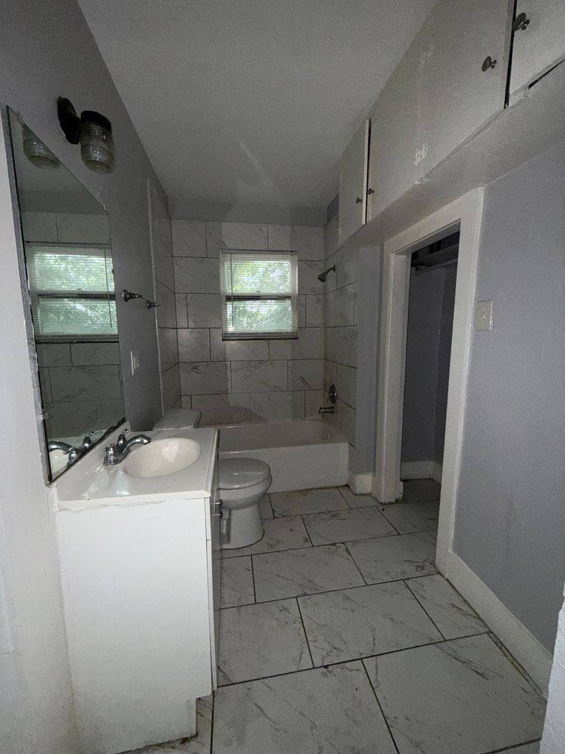 Apartment for rent at 3012 Live Oak St, Houston, TX 77004