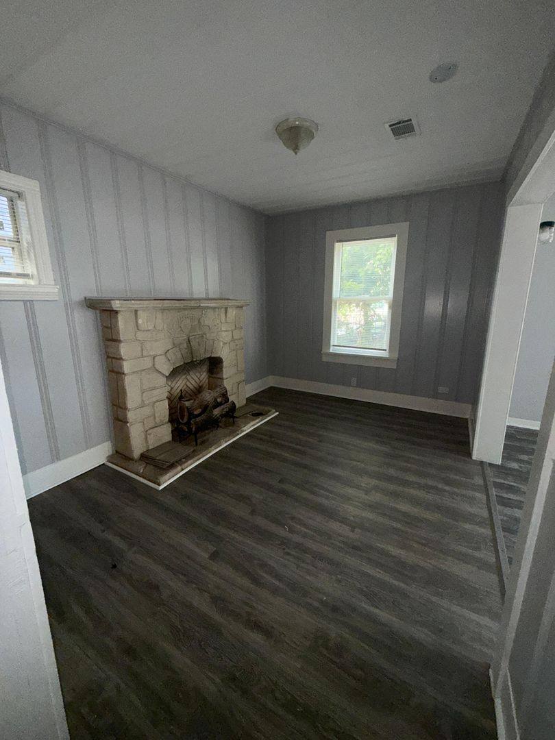 Apartment for rent at 3012 Live Oak St, Houston, TX 77004
