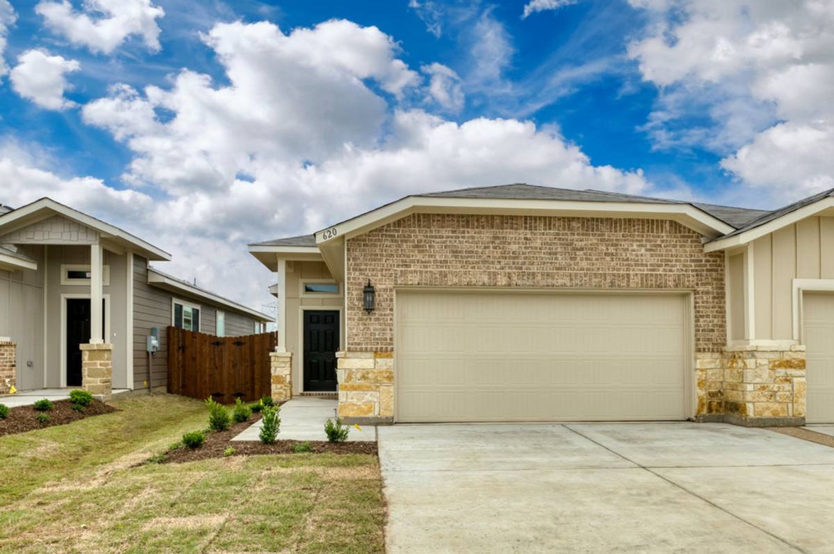 Townhouse for rent at 620 Harvest Moon Dr, Venus, TX 76084