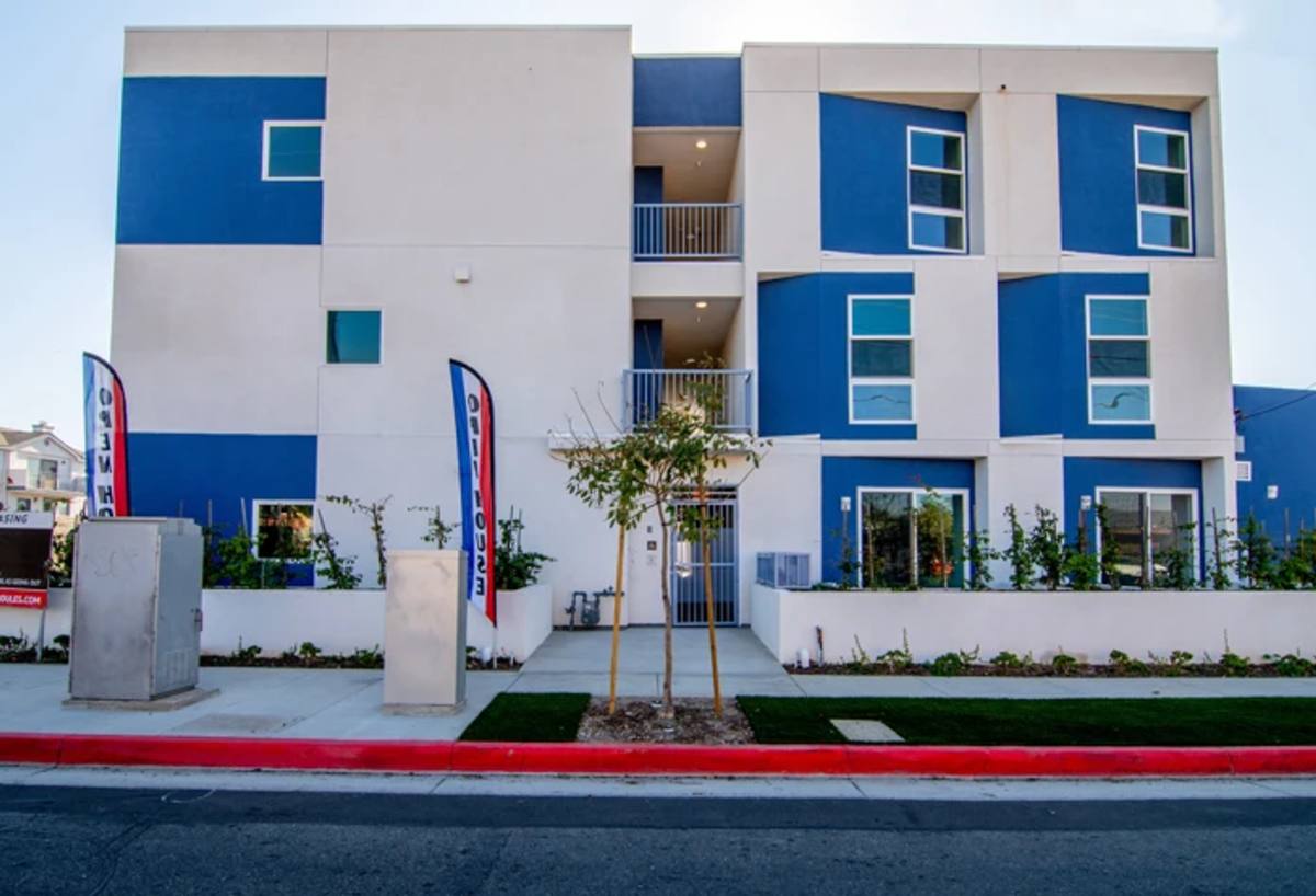 Apartment for rent at 13919 S Normandie Ave, Gardena, CA 90249