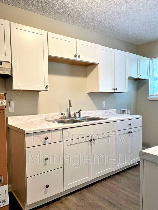 House for rent at 1437 Castalia St, Memphis, TN 38114
