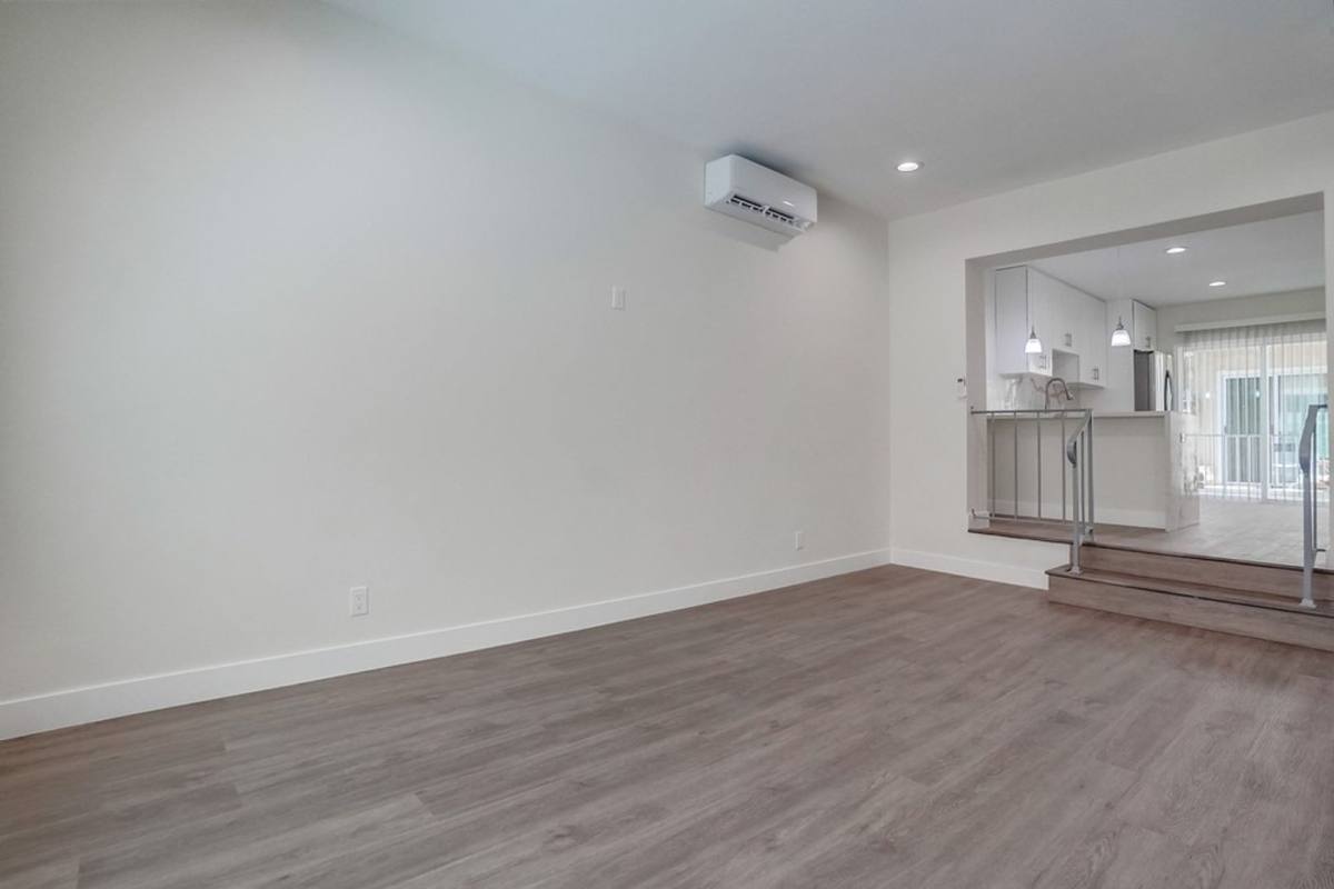 Apartment for rent at 437 & 441 W Queen St, Inglewood, CA 90301