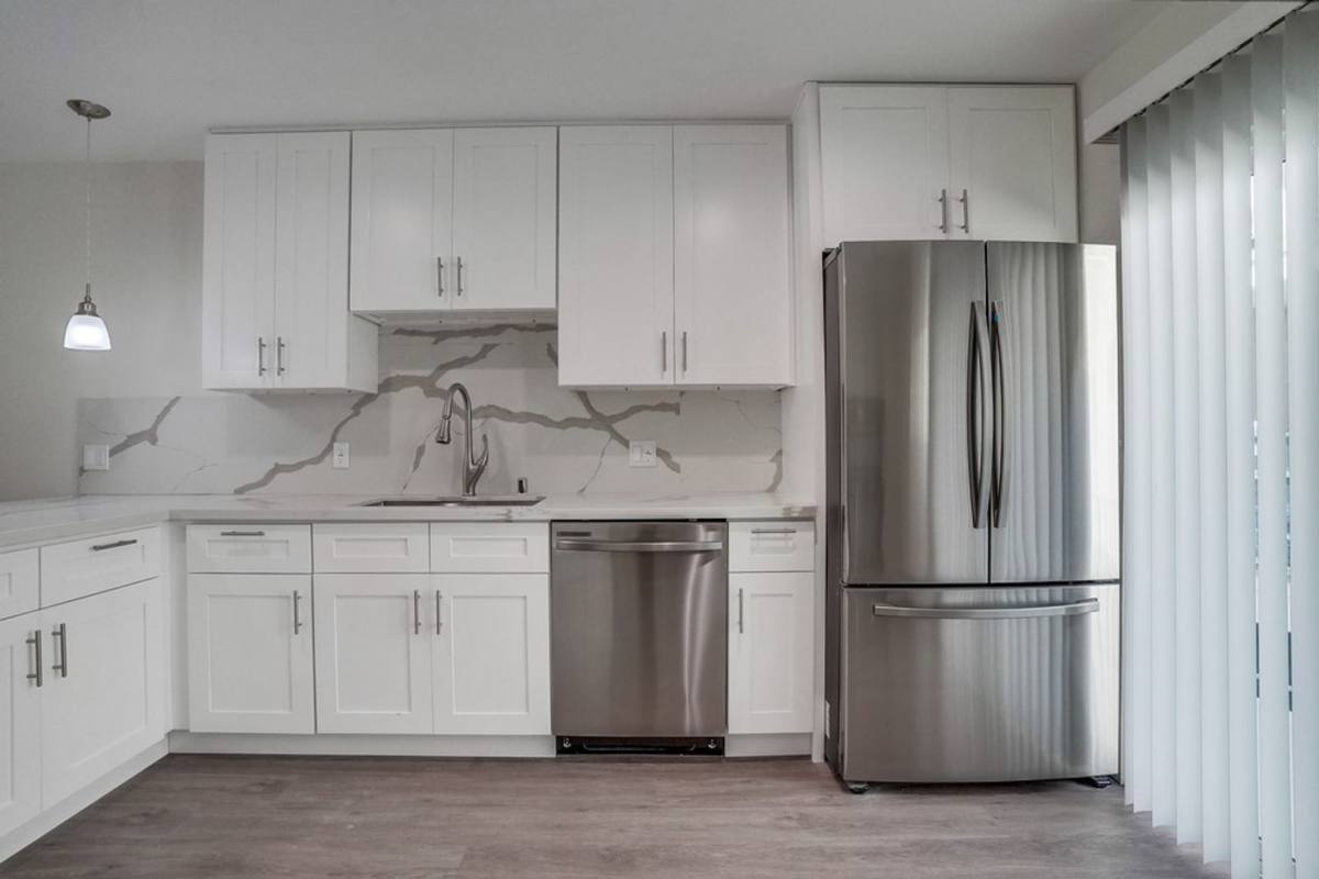 Apartment for rent at 437 & 441 W Queen St, Inglewood, CA 90301