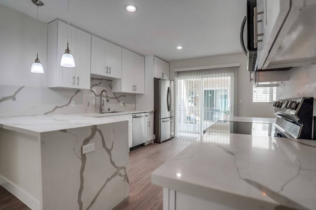 Apartment for rent at 437 & 441 W Queen St, Inglewood, CA 90301