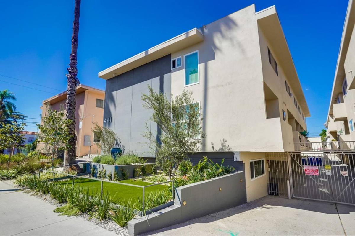 Apartment for rent at 437 & 441 W Queen St, Inglewood, CA 90301