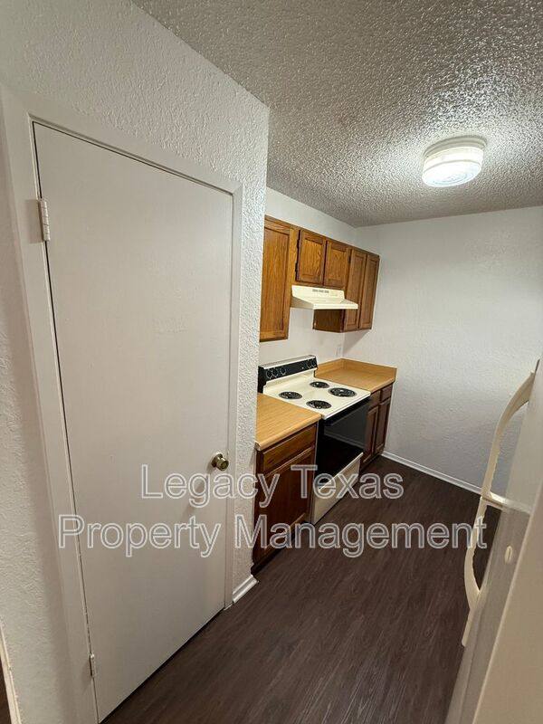 Apartment for rent at 1715 Short St #D, Cleburne, TX 76033