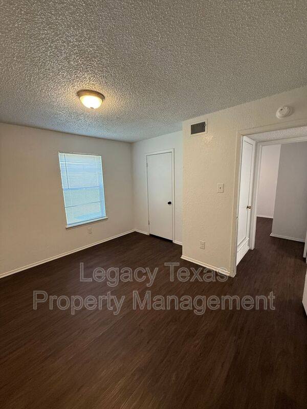 Apartment for rent at 1715 Short St #D, Cleburne, TX 76033