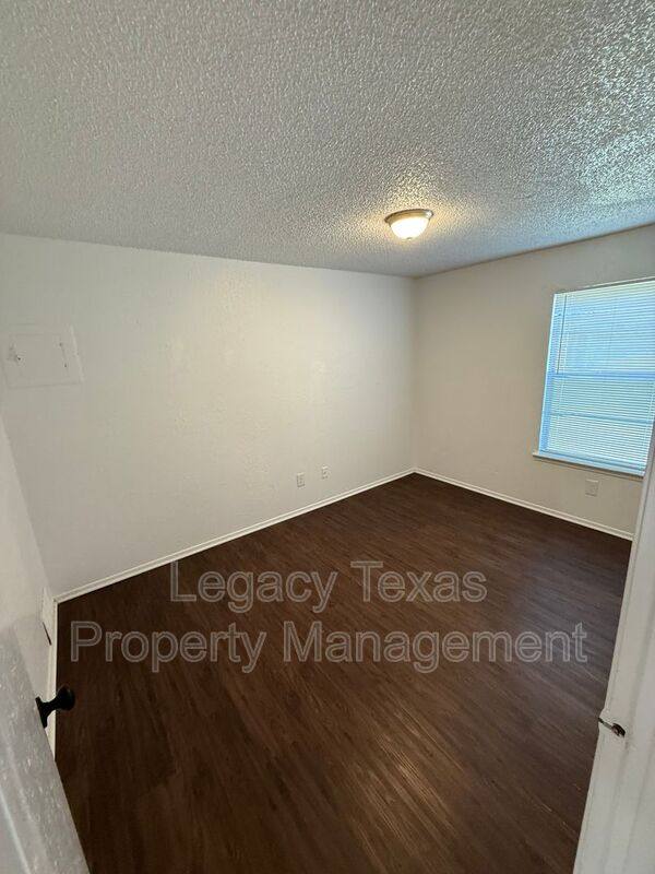 Apartment for rent at 1715 Short St #D, Cleburne, TX 76033
