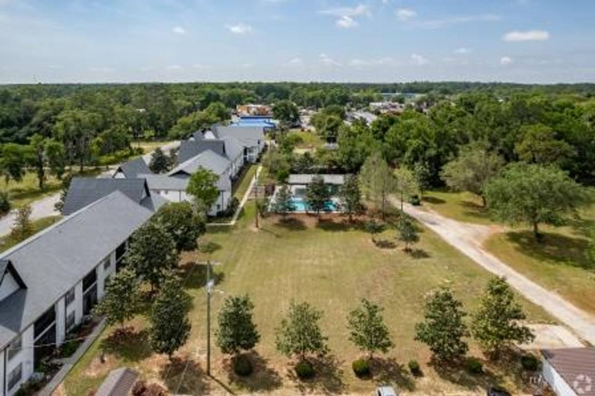 Apartment for rent at 2620 NE 52nd Court, Silver Springs, FL 34488