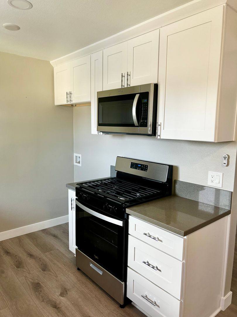 Apartment for rent at 1990-2002 Maple Ave, Costa Mesa, CA 92627