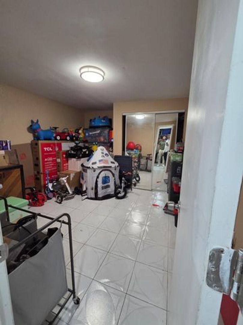 Townhouse for rent at 810 Sandtree Dr, West Palm Beach, FL 33403