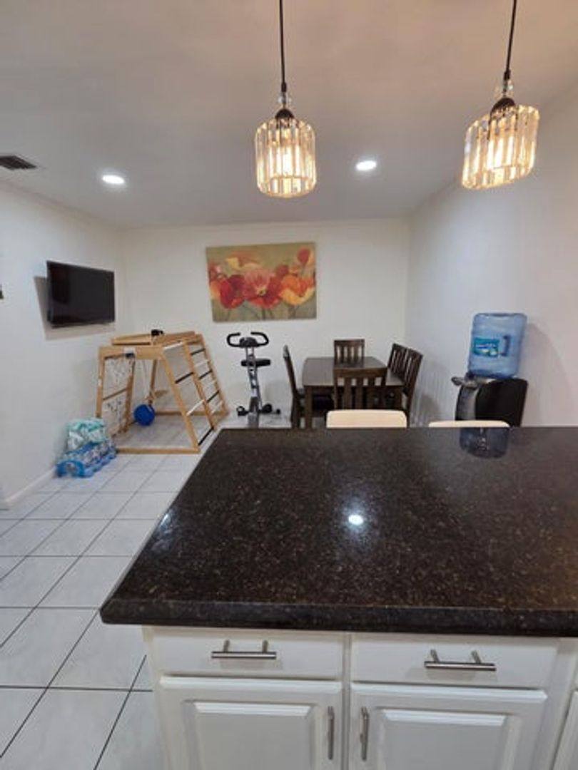 Townhouse for rent at 810 Sandtree Dr, West Palm Beach, FL 33403