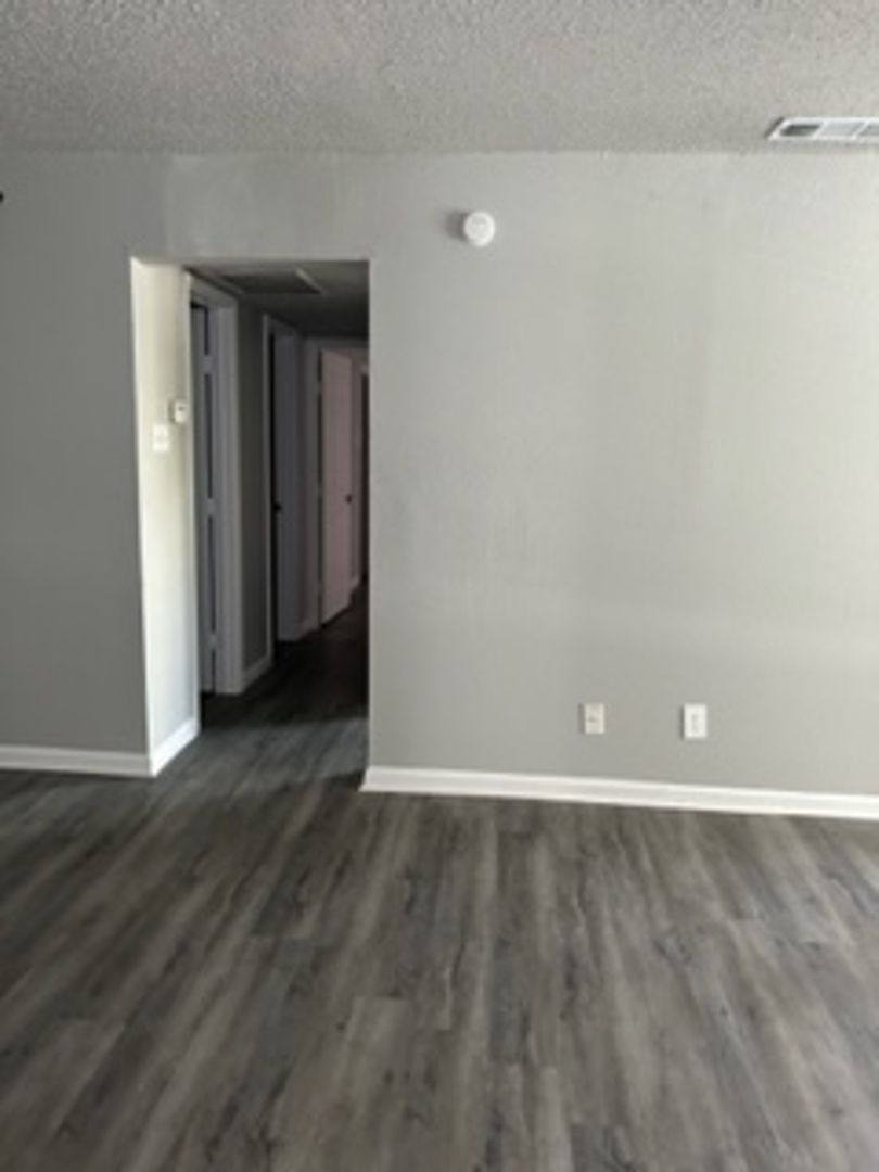 Apartment for rent at 3149 W Walnut Hill Lane, Irving, TX 75038