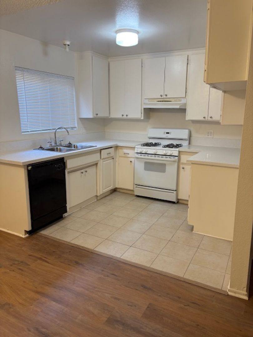 Apartment for rent at 1022-1026 Thompson Ave, Glendale, CA 91201
