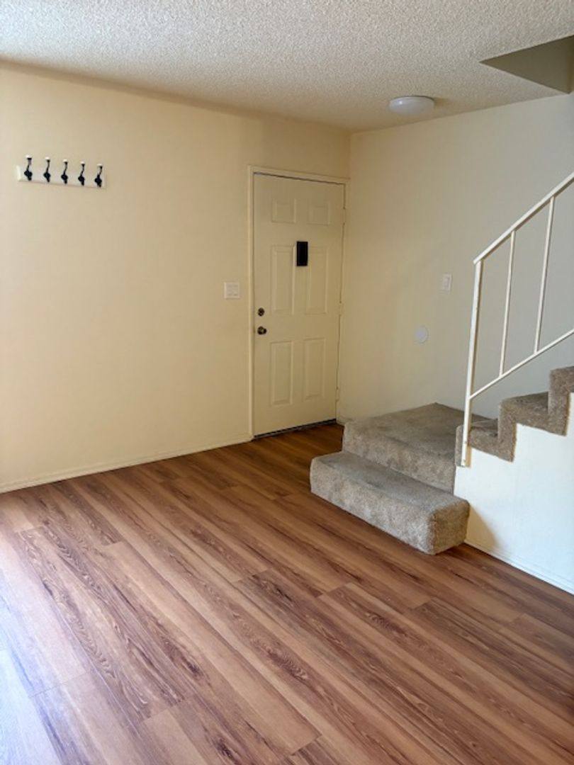 Apartment for rent at 1022-1026 Thompson Ave, Glendale, CA 91201