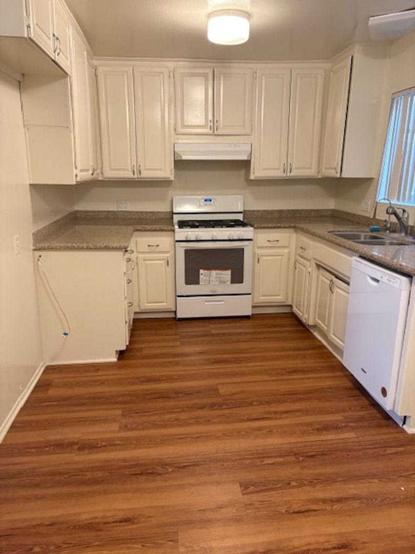 Apartment for rent at 1022-1026 Thompson Ave, Glendale, CA 91201