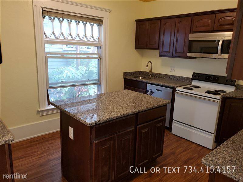 Apartment for rent at 118 N State St, Ann Arbor, MI 48104