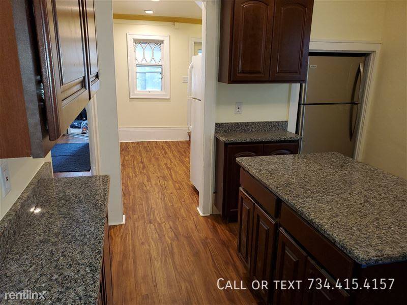Apartment for rent at 118 N State St, Ann Arbor, MI 48104