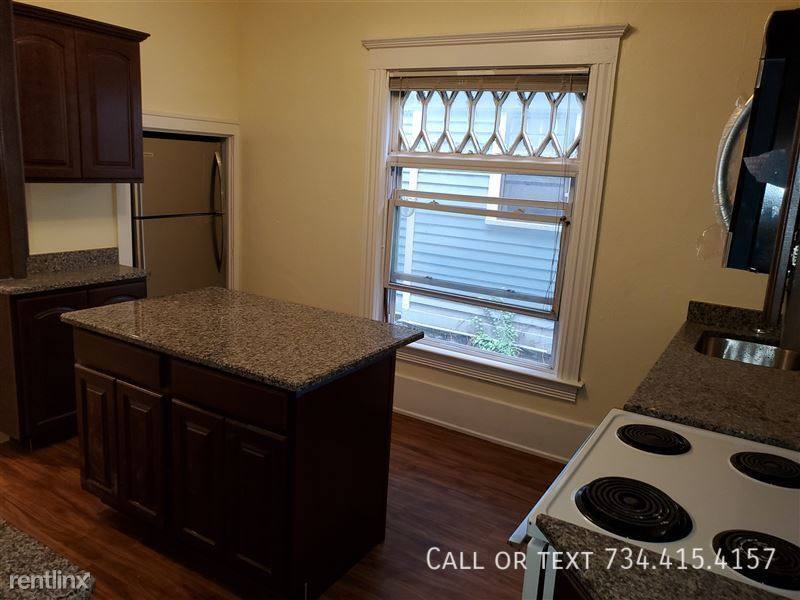 Apartment for rent at 118 N State St, Ann Arbor, MI 48104